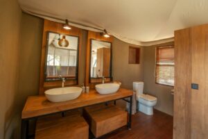 Chikunto Safari Lodge bathroom