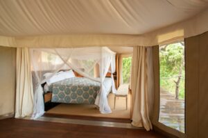 Chikunto Safari Lodge bed room