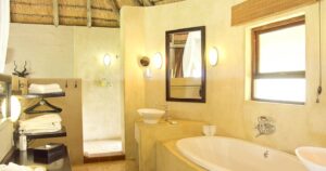Ngoma Safari Lodge Bathroom