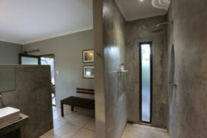 Toshari Lodge Bathroom